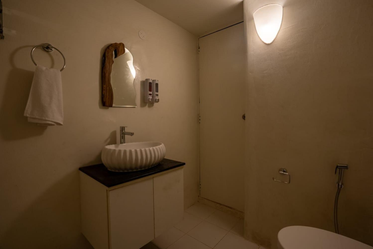 Nomads Resort - Destination Stays Пондичерри Экстерьер фото